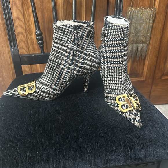 Boots - Picture 2 of 6